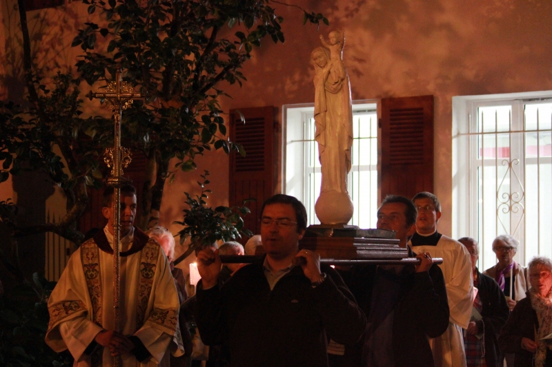 Procession Mariale mois du Rosaire
