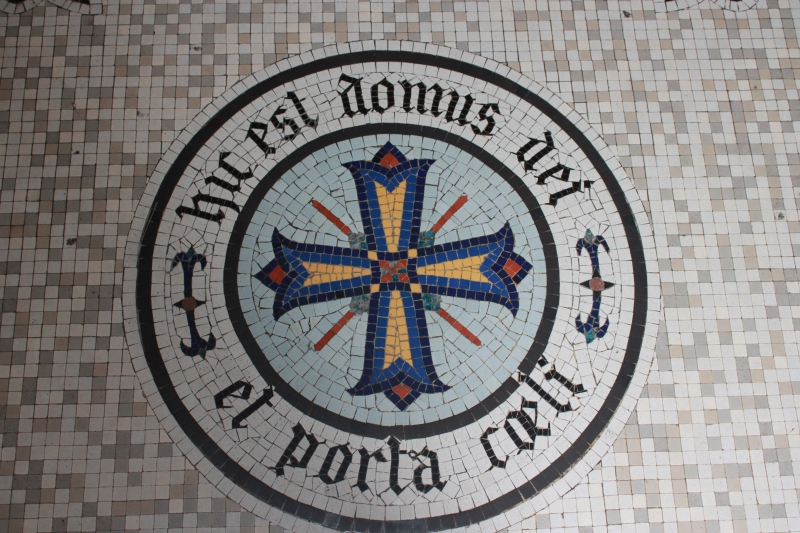 Église<br /><span class="gloock"> Saint-Charles</span>