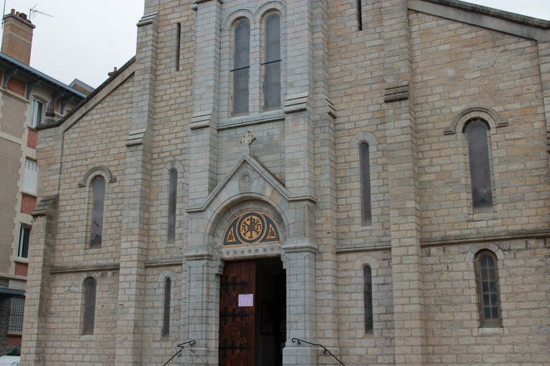 Église<br /><span class="gloock"> Saint-Charles</span>