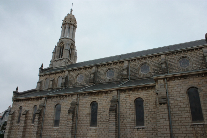 Église<br /><span class="gloock"> Saint-Charles</span>