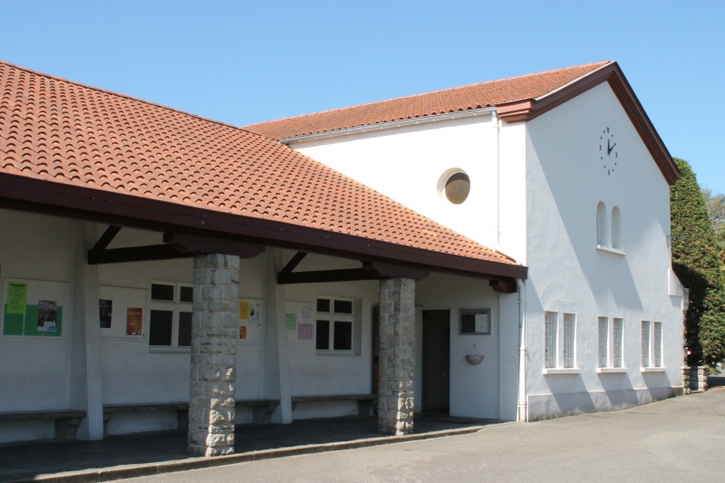 Église<br /><span class="gloock"> Sainte-Thérèse</span>