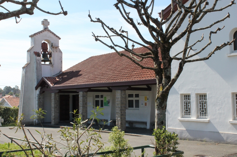Église<br /><span class="gloock"> Sainte-Thérèse</span>