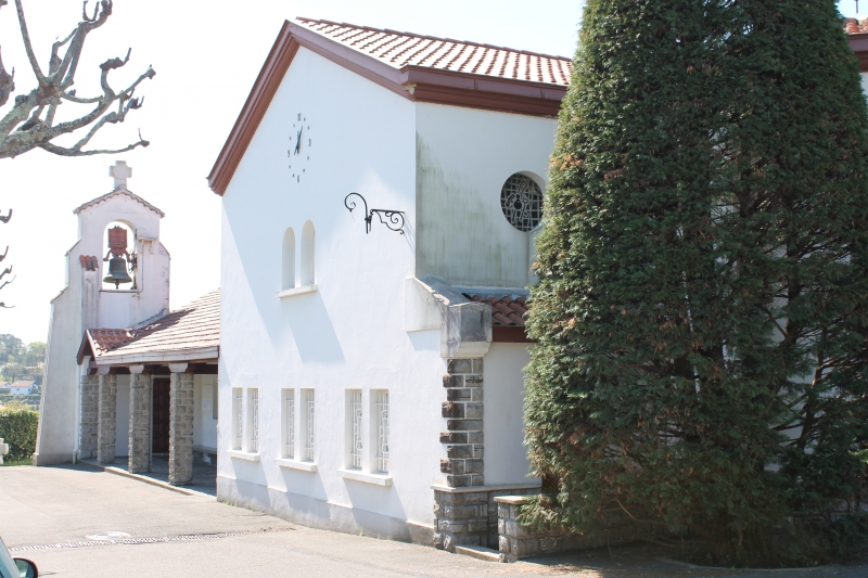 Église<br /><span class="gloock"> Sainte-Thérèse</span>