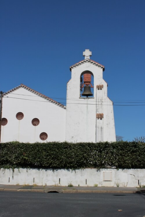 Église<br /><span class="gloock"> Sainte-Thérèse</span>